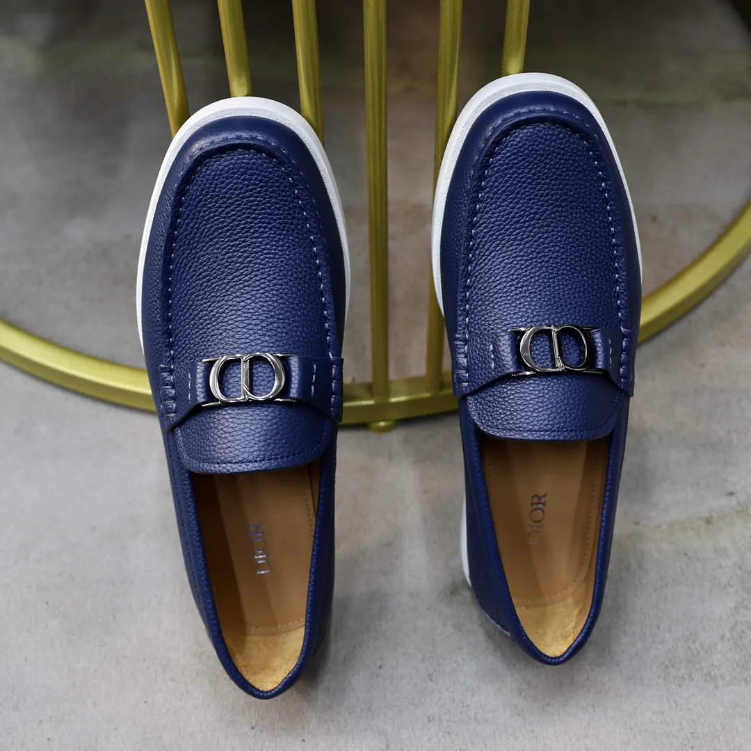 Ex-factory price: 540🙅‍♂️🙅‍♂️🙅‍♂️ Brand: Dior DIOR Standard code: Men's code 38/44 (45 can be customized) Grade: Same as the official website Material: Original cowhide stitching, cowhide lining, original TPU wear-resistant soft outsole Style categories: Leisure and sports version, footwear for driving, young fashion, European and American trends, British style Color: actual picture color
